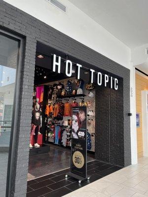 Hot Topic Store Front, Newpark Mall, Newark, CA.