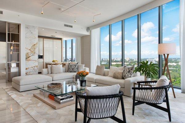 Livingroom and kitchen area