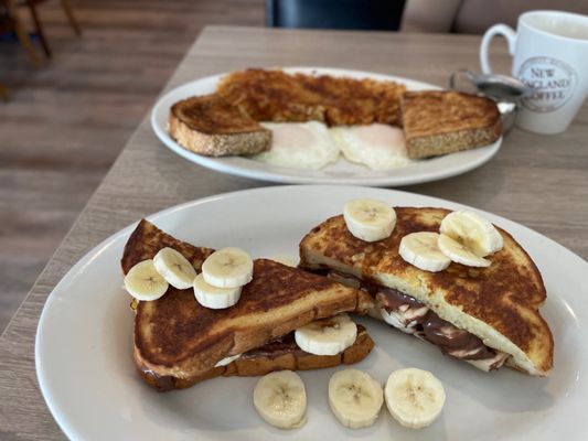 Eggs over easy and French toast with Nutella and bananas