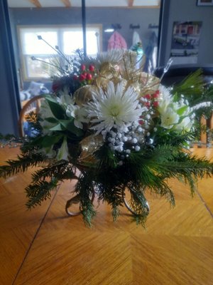 Christmas arrangement ( florist choice)