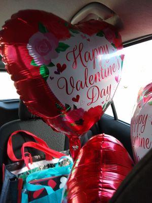 Roundup of the final Cupid trimmings; gift bags, some candy, and balloons. :-D