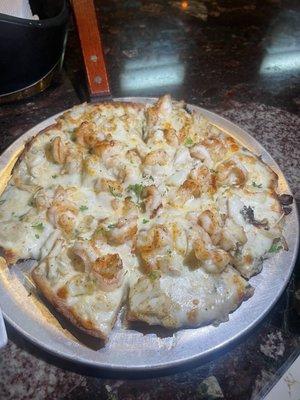 shrimp and crab and spinach dip pizza