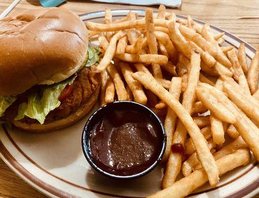 Chicken sandwich w/fries and bbq sauce