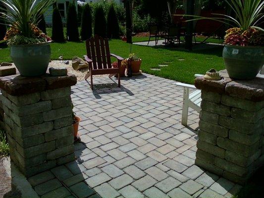 Interlocking paver patio with columns