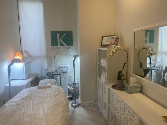 facial and lash room