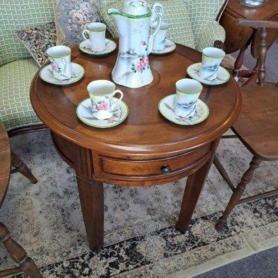 Side table and chocolate pot