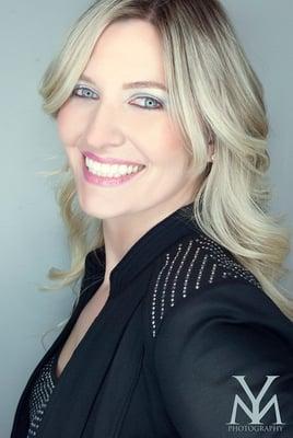 Kim Smiga
Redken Artist
Motives MakeUp Artist