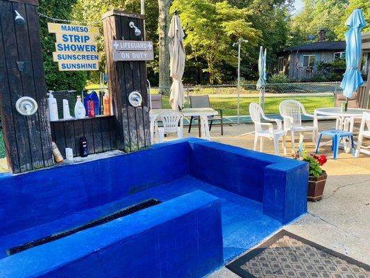 Outdoor showers located at the pool