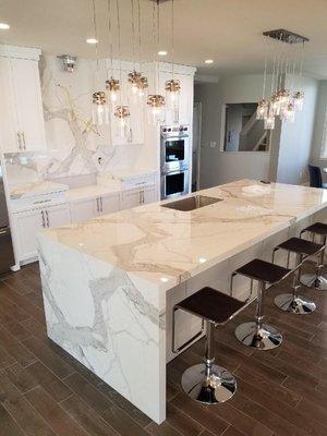 12 MM Porcelain Counter and full-height backsplash.