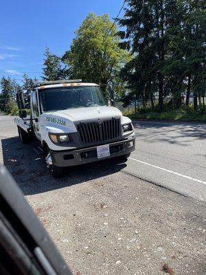 Driver followed me, walked up to my ride and tried to fight me. Here is his truck.