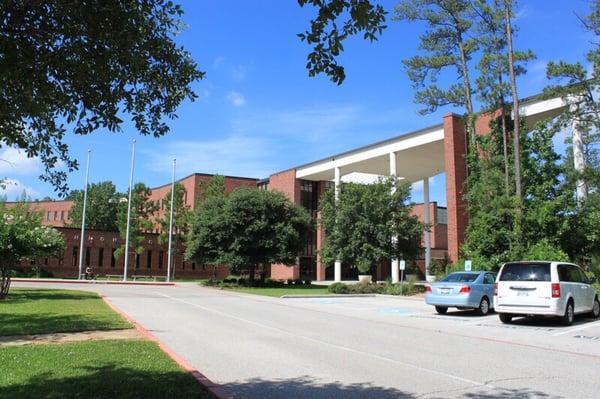 The Woodlands High School - Main Campus