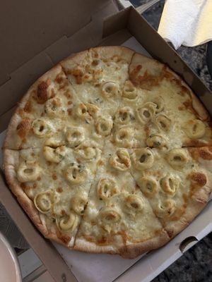 Personal Tortellini Alfredo Pizza