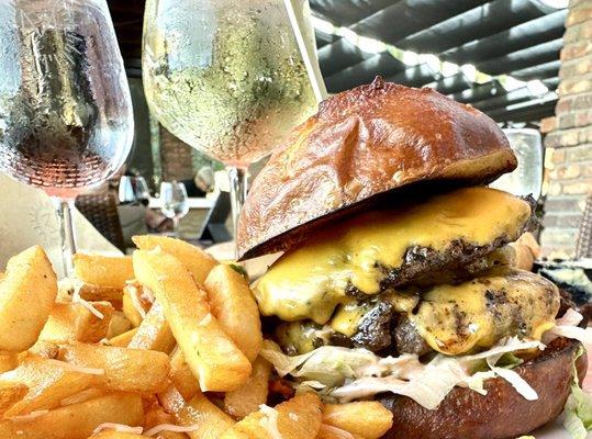 What could be better, Cali-Burger and wine ?