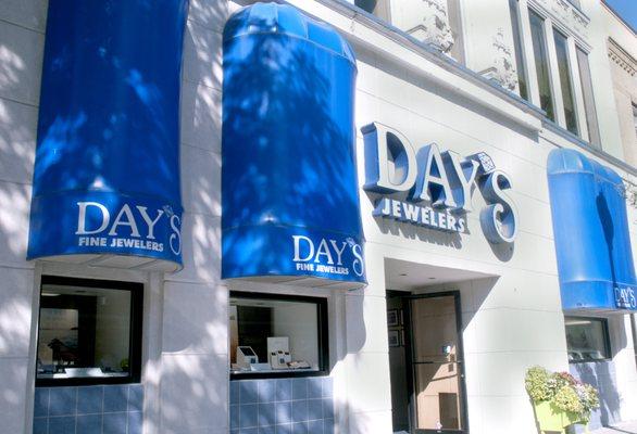 Day's Jewelers in Waterville offers free jewelry cleaning and inspection, custom design, jewelry repairs, watch repairs, engraving & more