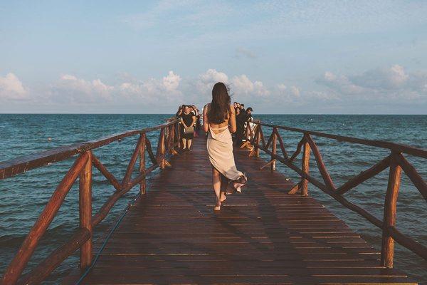 Maid of honor setting the tone for a wonderful ceremony.