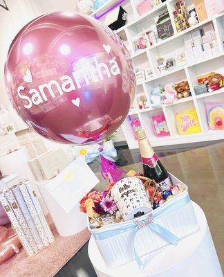 Medium Gift Basket with Personalized Balloon