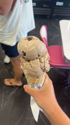 Peanut butter cup (one scoop)