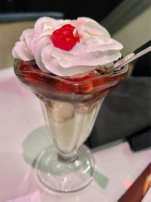 Strawberry chocolate sundae