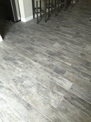 Porcelain wood grain tile done by LVHD