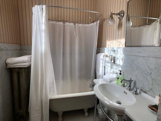 Gregg Vintage Bathroom, The Carrara Marble 120 years old