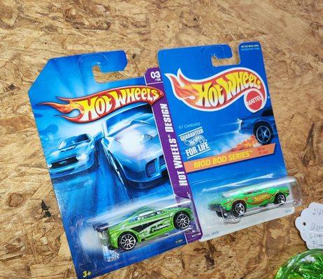 Many hot wheels cars available