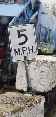 Speed lane sign