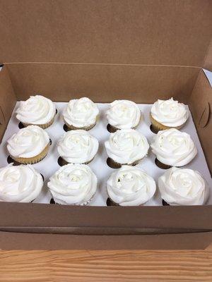 White rose cupcakes