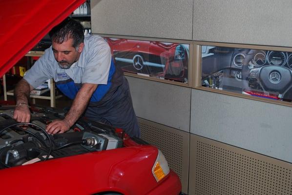 Ray, expert Mercedes Benz technician with over 20 years of experience.