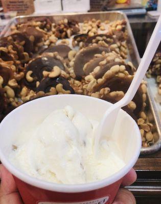 Pralines with chocolate and butter pecan ice cream