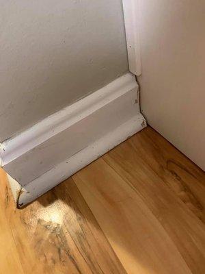 Cleaning baseboards (deep cleaning)