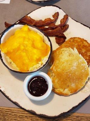 Chesse grits, bacon and biscuit with jam. What's up with these lopsided plates, though? Just resting a knife on the edge is a challenge...