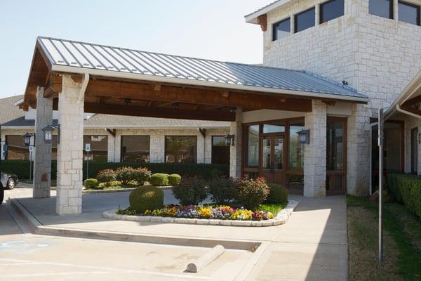 Conveniently located in the Lonestar Crossing dental professional building in Plano