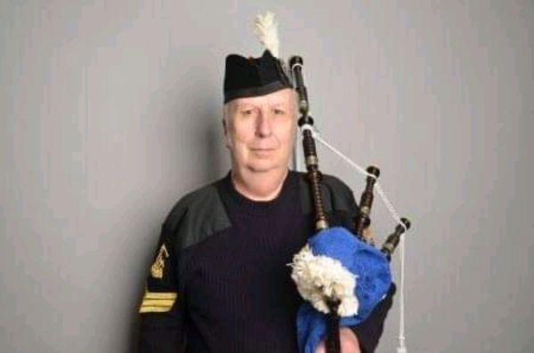 Wayne Francis- Funeral and Memorial Bagpiper