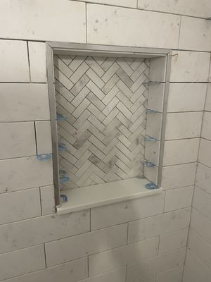 Porcelain Tile with Marble Tile Niche