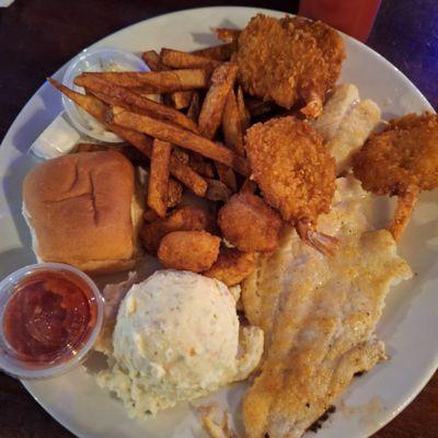 Seafood broil. Came with breaded and fried shrimp and scallops????? Comes with 2 sides which all were potato options???