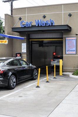 Brushless subscription Car Wash offering daily use monthly pass at  6 LA Locations.