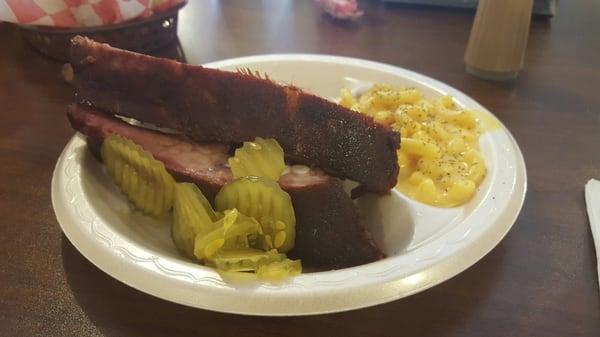 Bbq ribs and homemade macaroni and cheese