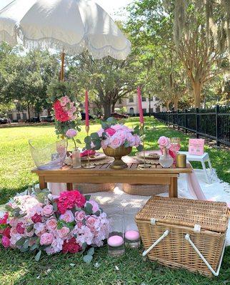 Where are all of my pink lovers ? Such a cute and unique idea for a surprise birthday. Let us help you curate a special moment for you !