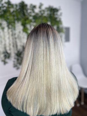 Ice blond Ombré & haircut