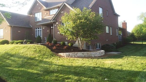 Kissel Landscaping: seasonal planting, mulching, retaining wall, professional mowing