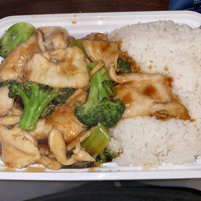 Chicken and broccoli with white rice