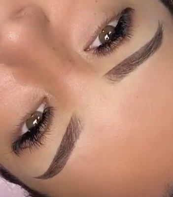 Ombré powder brows