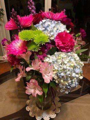 I've ordered this beautiful arrangement for my mother's birthday, and it still looks fresh even after one week!