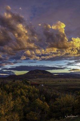 Spectacular views and sunsets happen every day at La Joya Dulce ranch for your Colorado barn wedding.