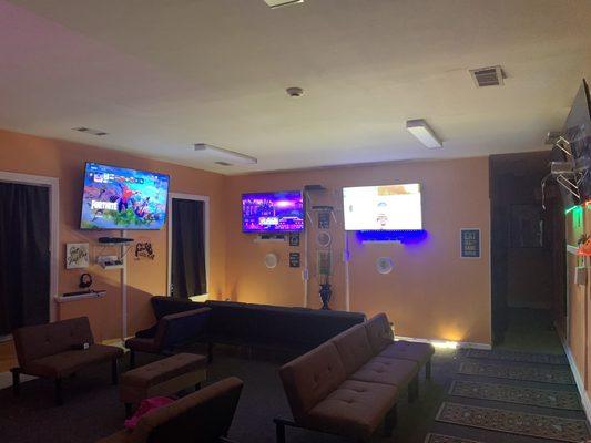 Gaming Lounge Orange Room. PlayStation 5, PlayStation 4, Xbox and more.