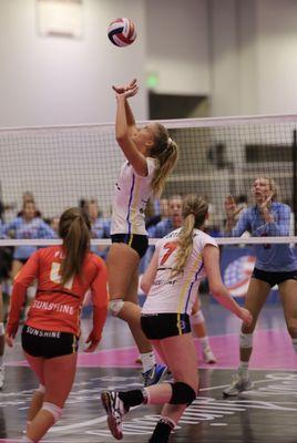 Sunshine Volleyball players learn from former professional and college players that fine tune their skill set.