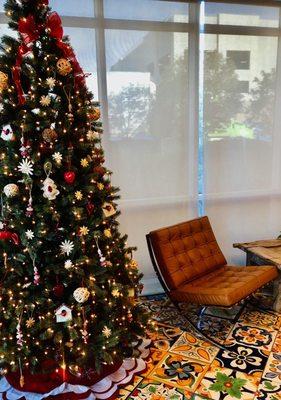 Christmas tree in the lobby of the Tierra y Fuego tile showroom. Barcelona chair by Ludwig Mies van der Rohe (1929).