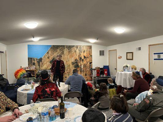 Fun Purim event, friendly community