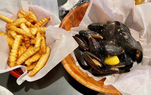 Fries & Black Mussels