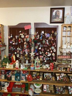 Extensive Christmas decorations at Set Free in Mariposa